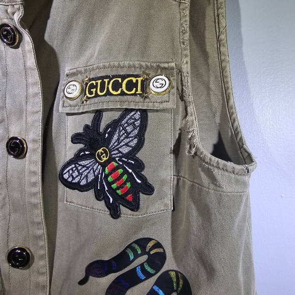 Military vest, army green, upcycled into a designer vest inspired by GG patches - Picture 4 of 12